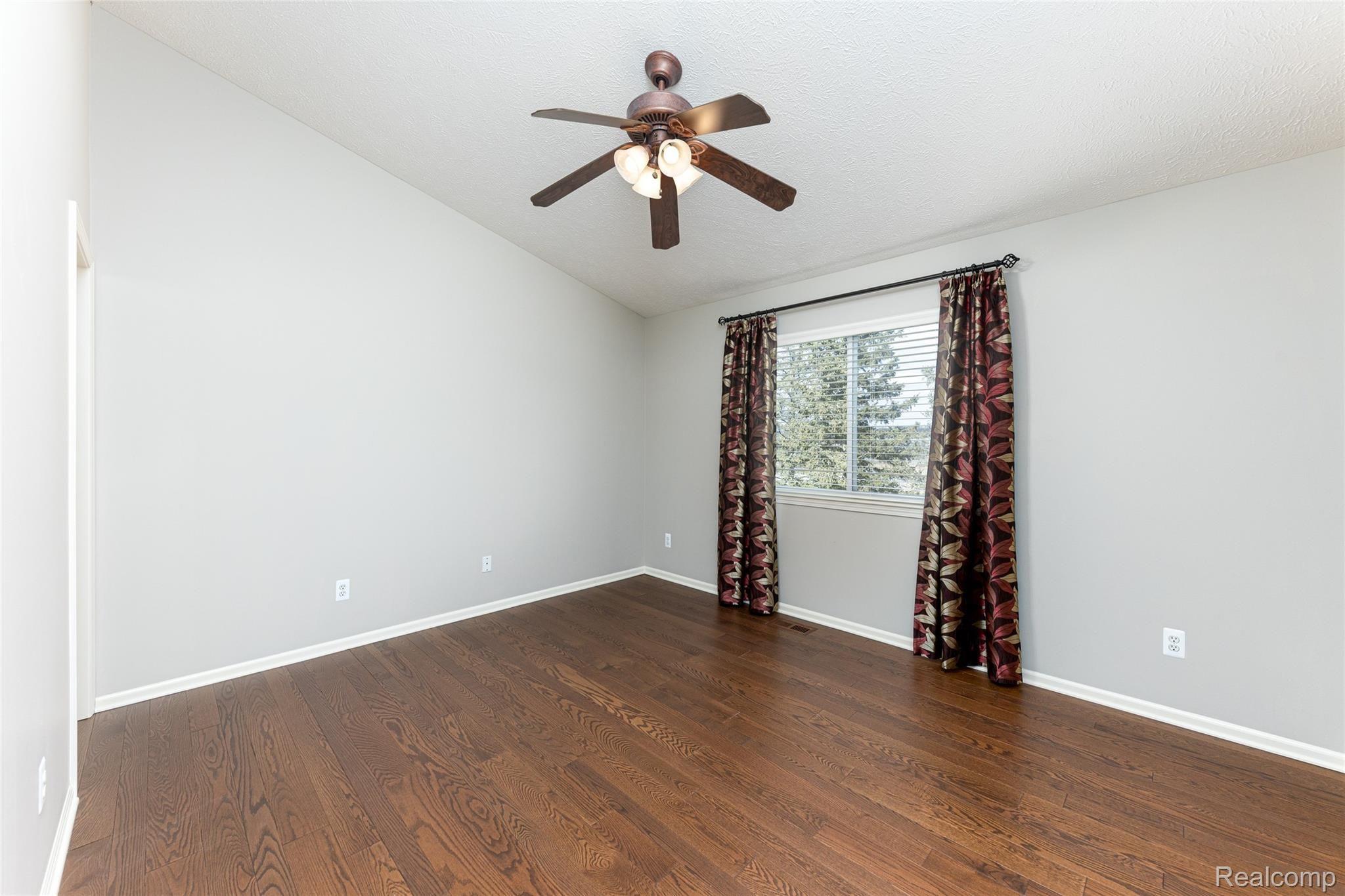 16 Sedum Road, Unit 1 Howell, MI 48843 - Photo 19 of 43 20EnSuite16 Sedum Rd (32 of 43).jpg