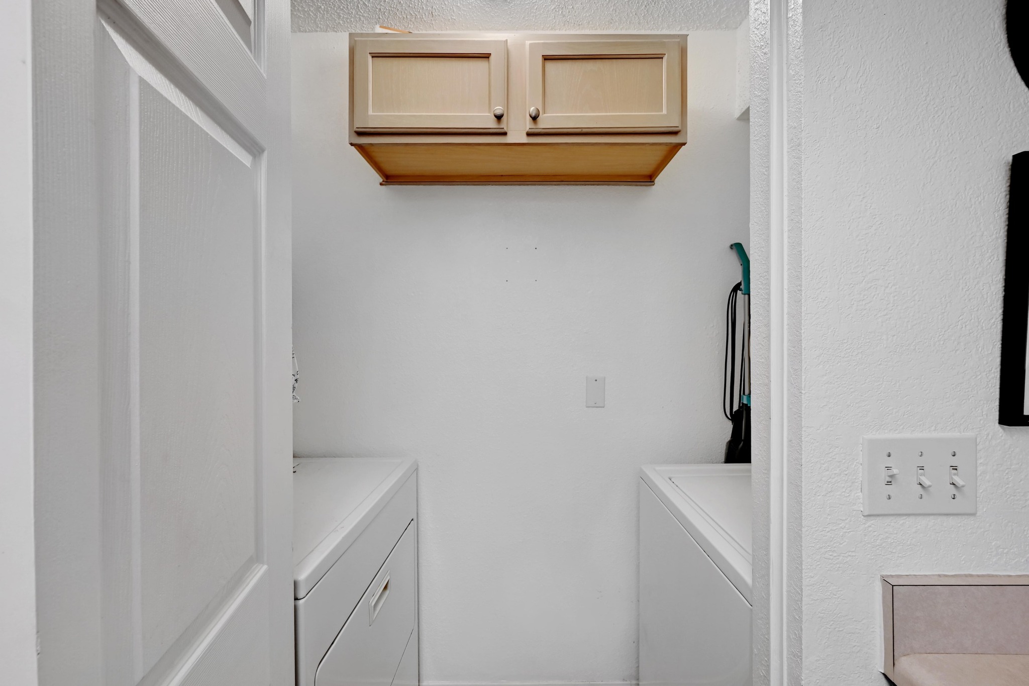 7635 Guadalupe Street, Unit 1002 Austin, TX 78752 - Photo 14 of 27 a bathroom with a sink and a mirror