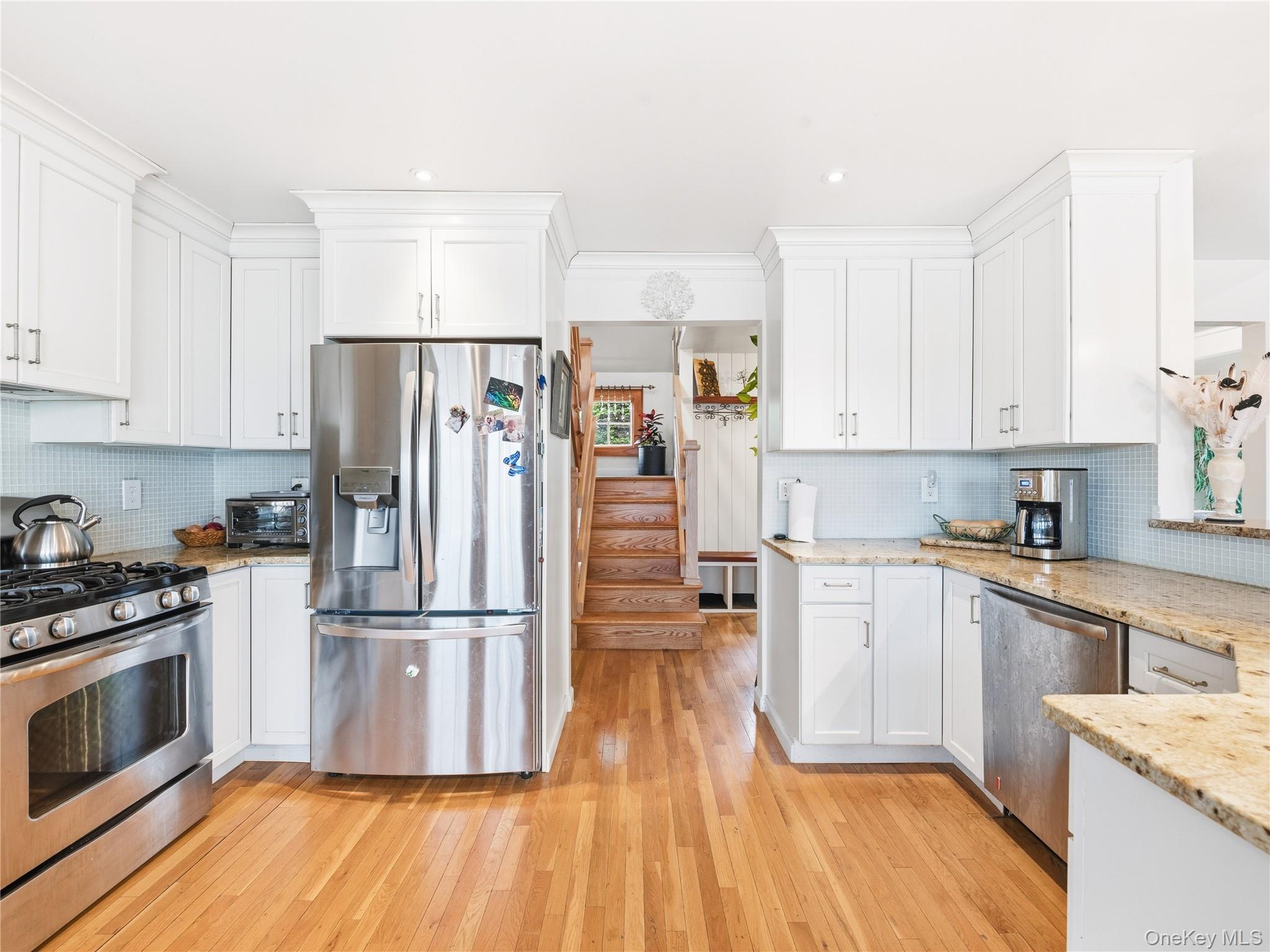 175 Taft Crescent Centerport, NY 11721 - Photo 11 of 37