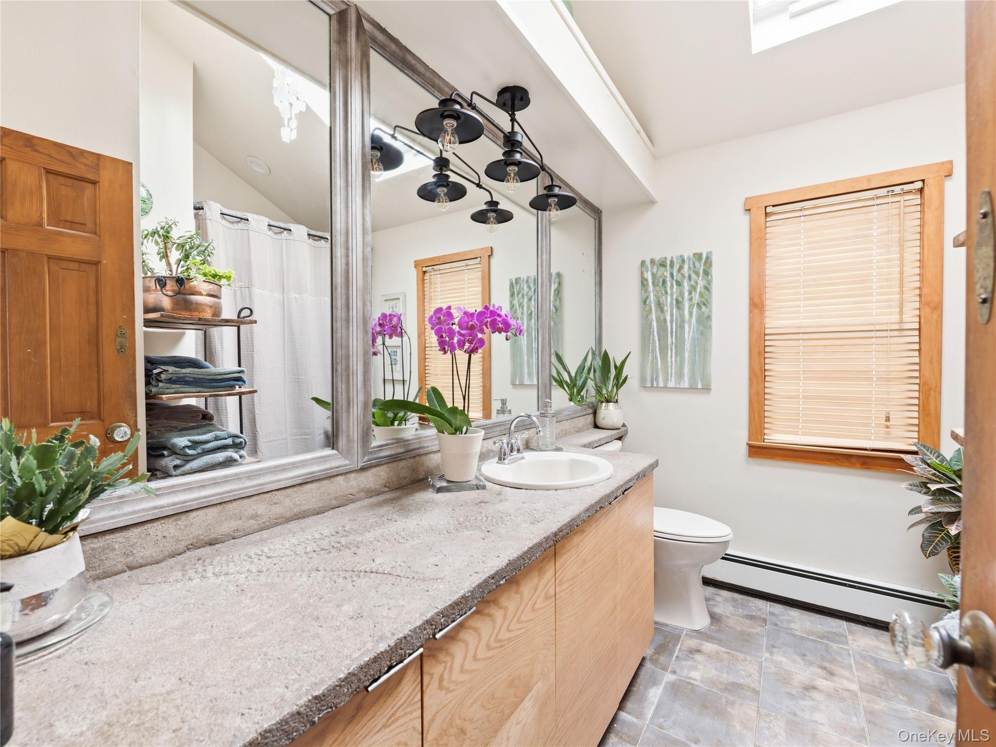 175 Taft Crescent Centerport, NY 11721 - Photo 19 of 37 Full bathroom on 1st floor