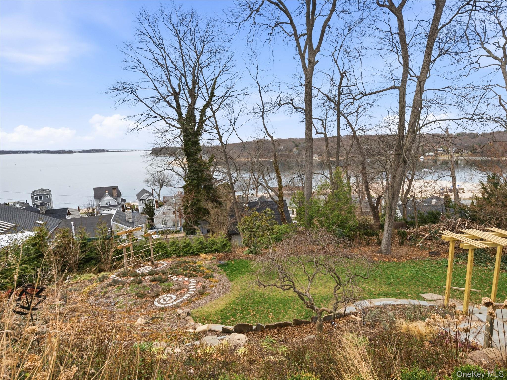 175 Taft Crescent Centerport, NY 11721 - Photo 31 of 37