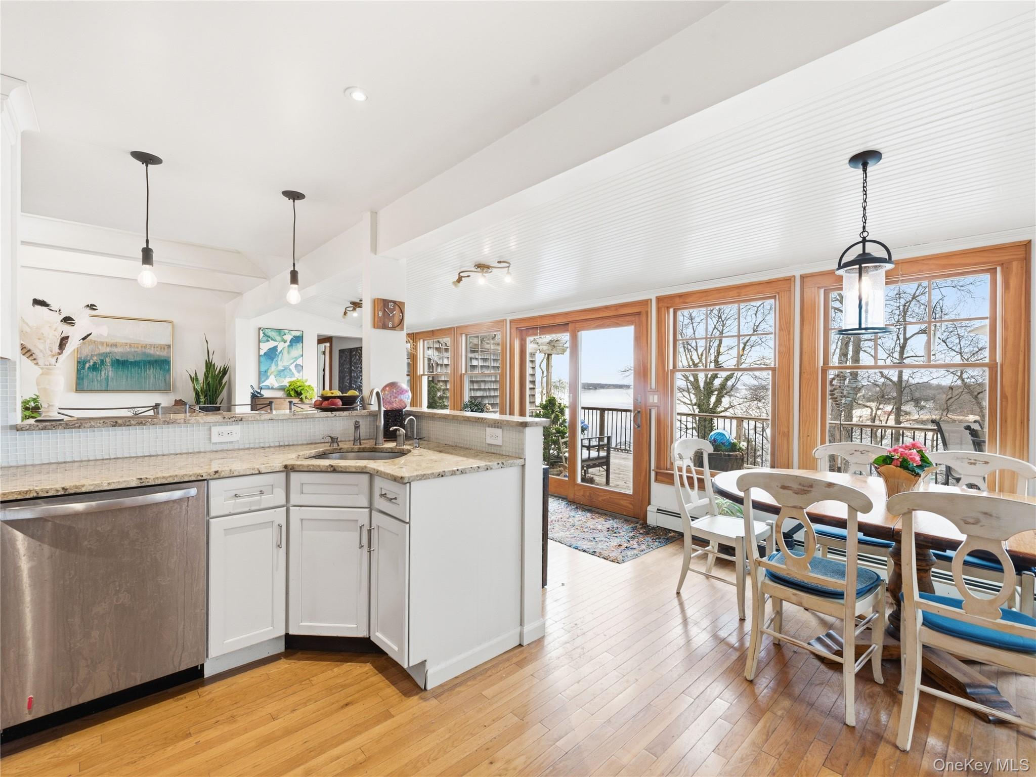 175 Taft Crescent Centerport, NY 11721 - Photo 10 of 37 Oversized windows