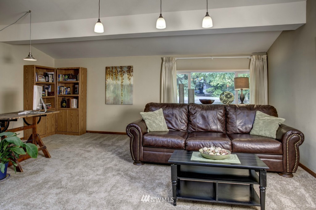 19232 Northeast Redmond Road Redmond, WA 98053 - Photo 17 of 23