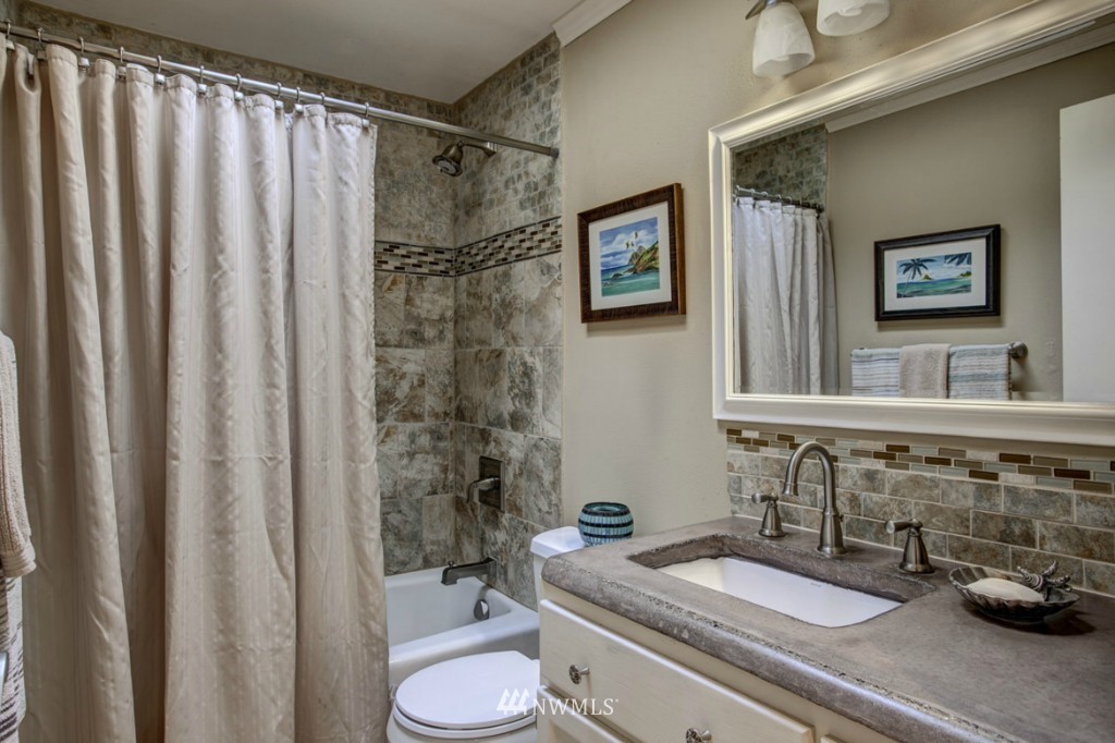 19232 Northeast Redmond Road Redmond, WA 98053 - Photo 20 of 23