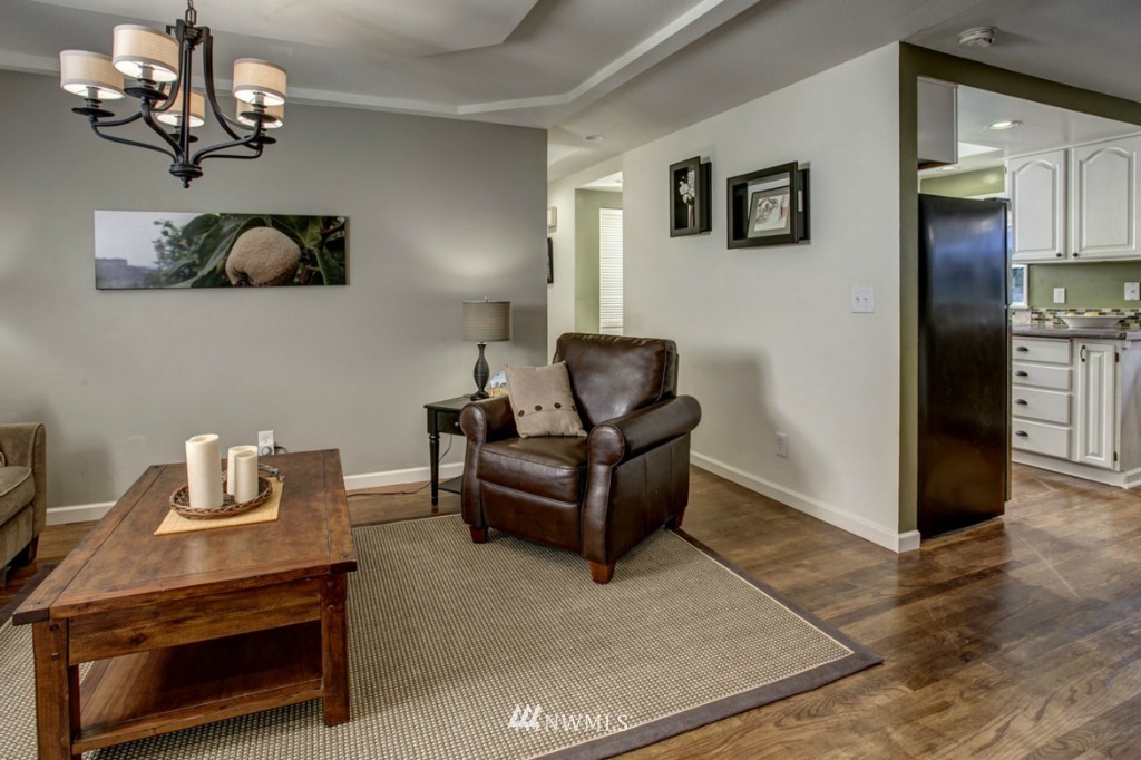 19232 Northeast Redmond Road Redmond, WA 98053 - Photo 5 of 23