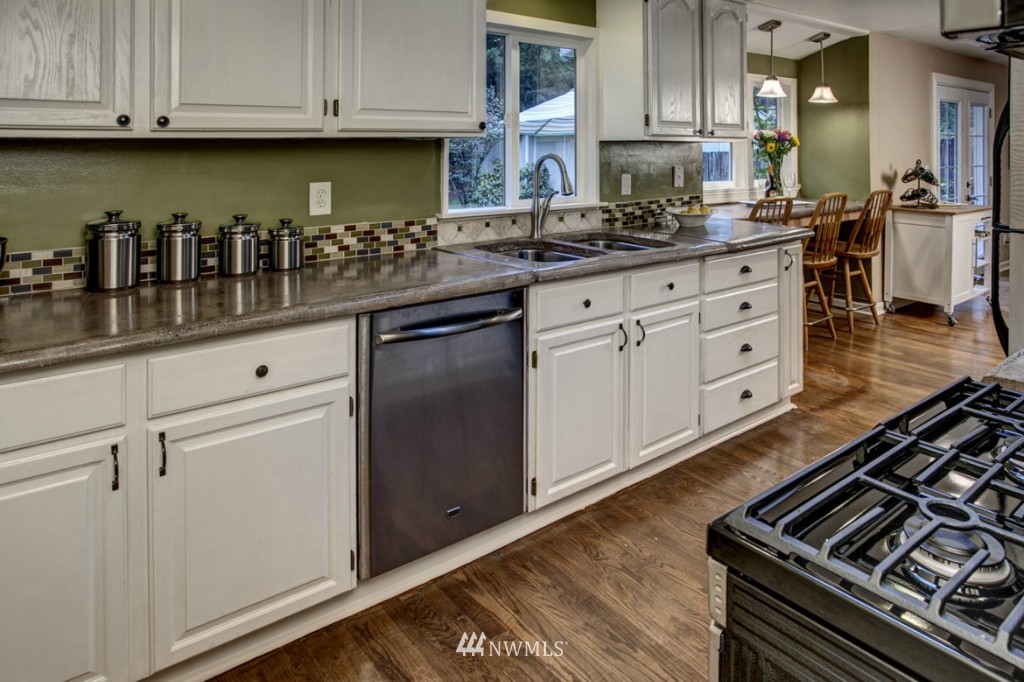 19232 Northeast Redmond Road Redmond, WA 98053 - Photo 7 of 23