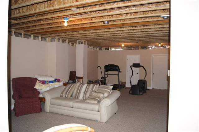 9 Ridgefield Way Colonie, NY 12189 - Photo 10 of 10 Photo 10