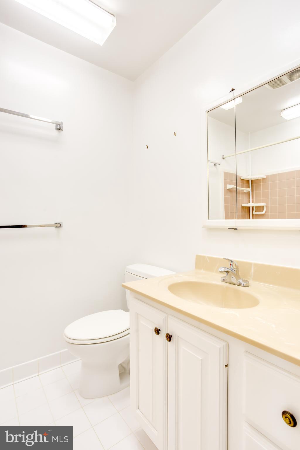 3143 Flintlock Road Fairfax, VA 22030 - Photo 34 of 48 Full hall bath