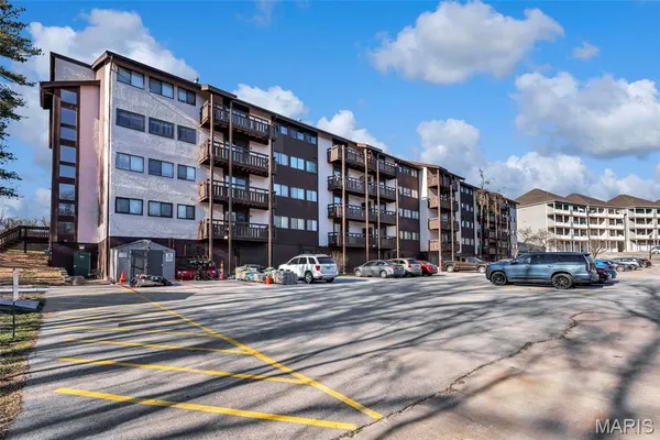 $140,000 | 1465 Heritage Landing, Unit 403, St. Charles, MO 63303