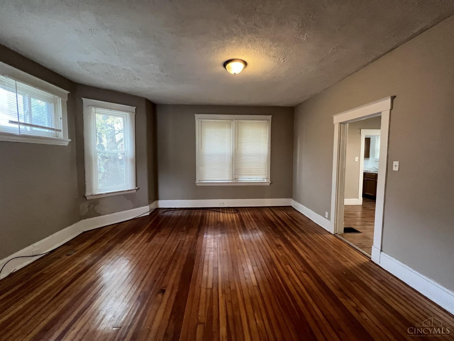 4562 Winton Road Cincinnati, OH 45232 - Photo 6 of 15 Gallery Image 6