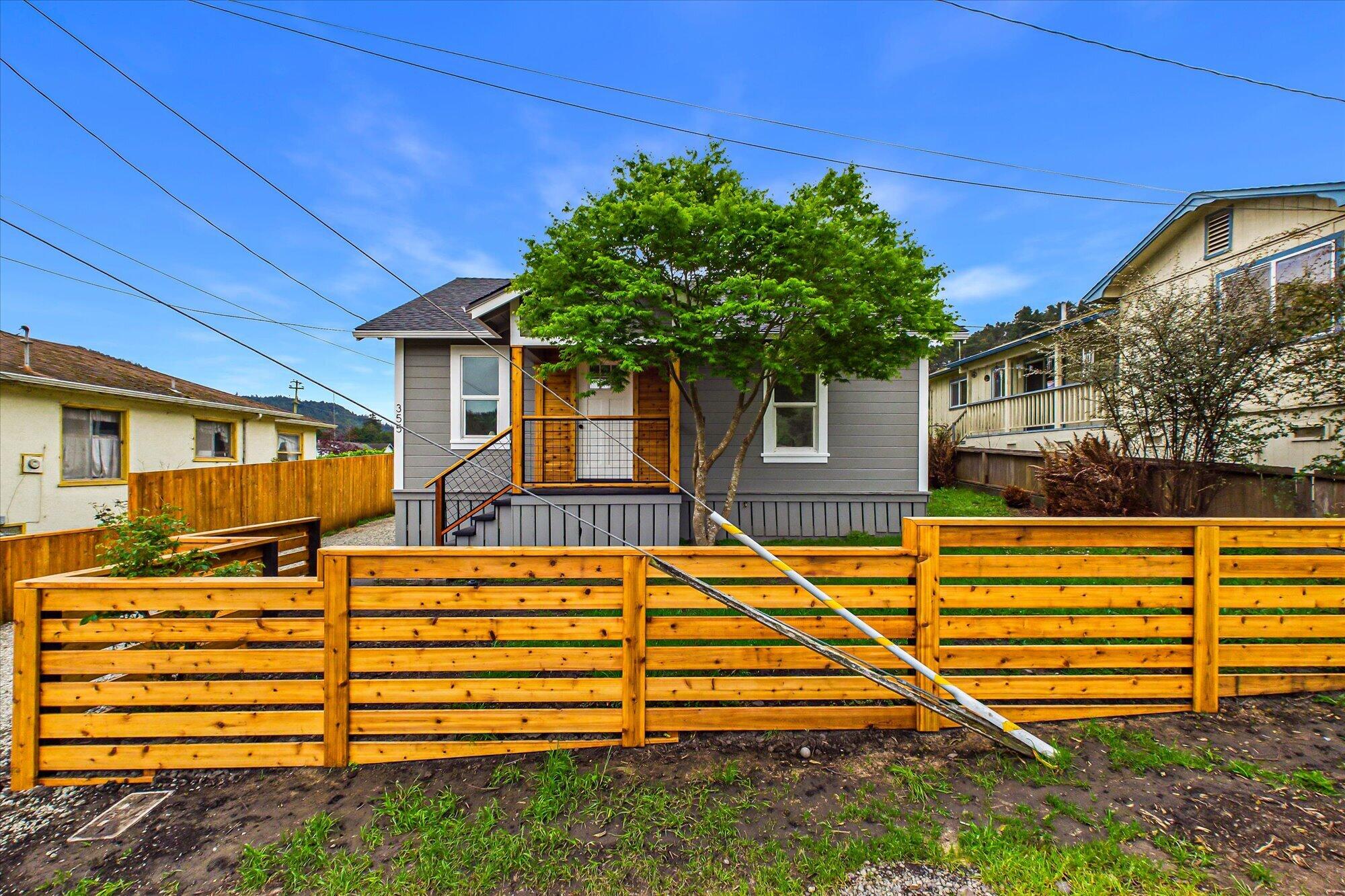 355 Douglas Street Rio Dell, CA 95562 - Photo 2 of 33