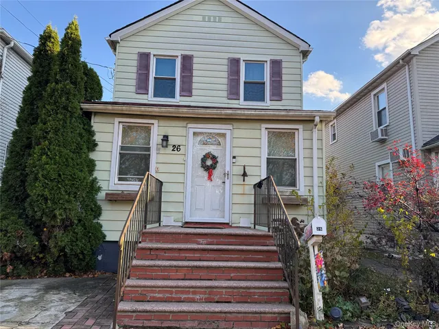 a front view of house with yard