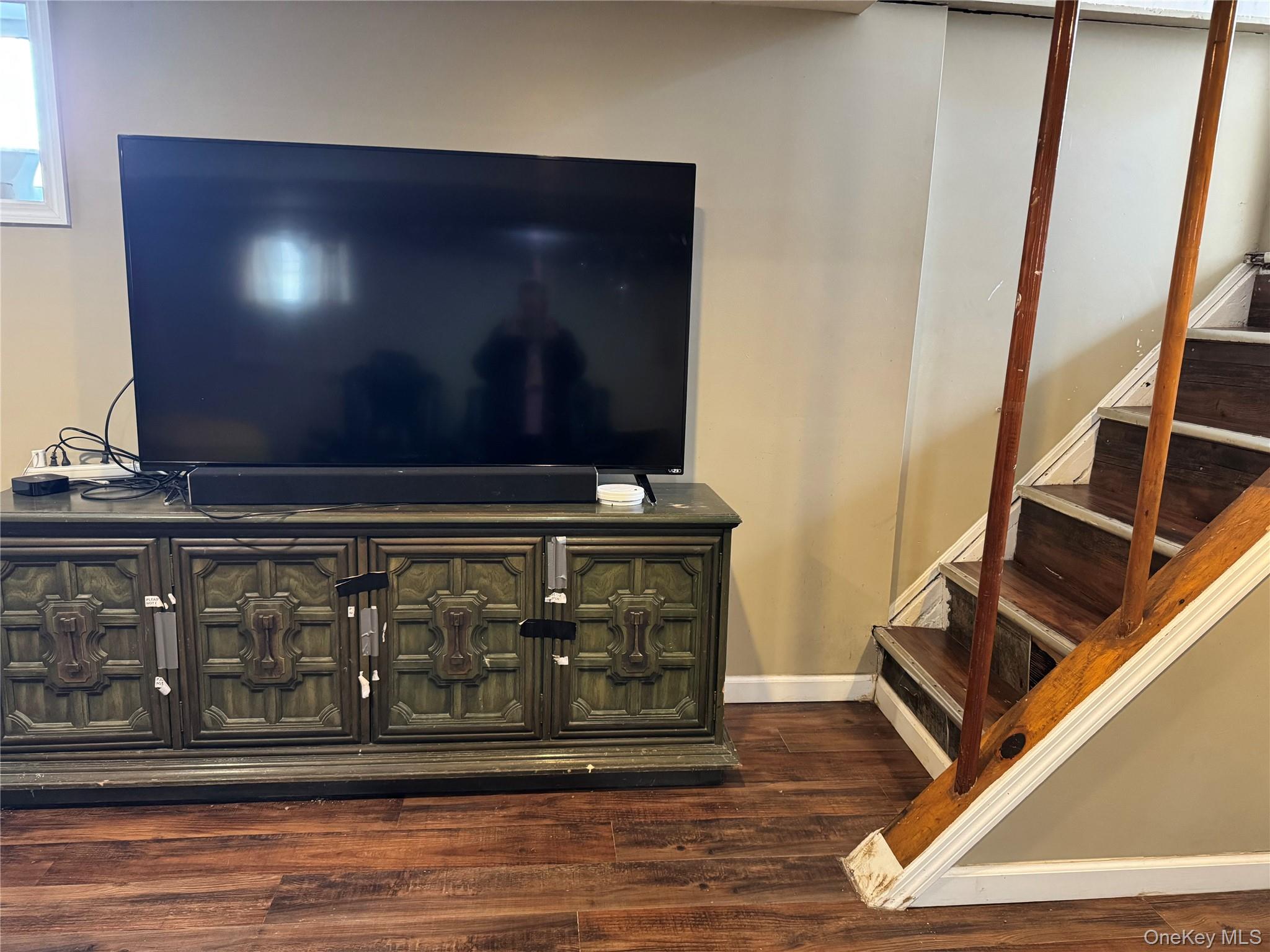 26 Parkside Drive Jericho, NY 11753 - Photo 24 of 25 a view of fireplace with wooden floor