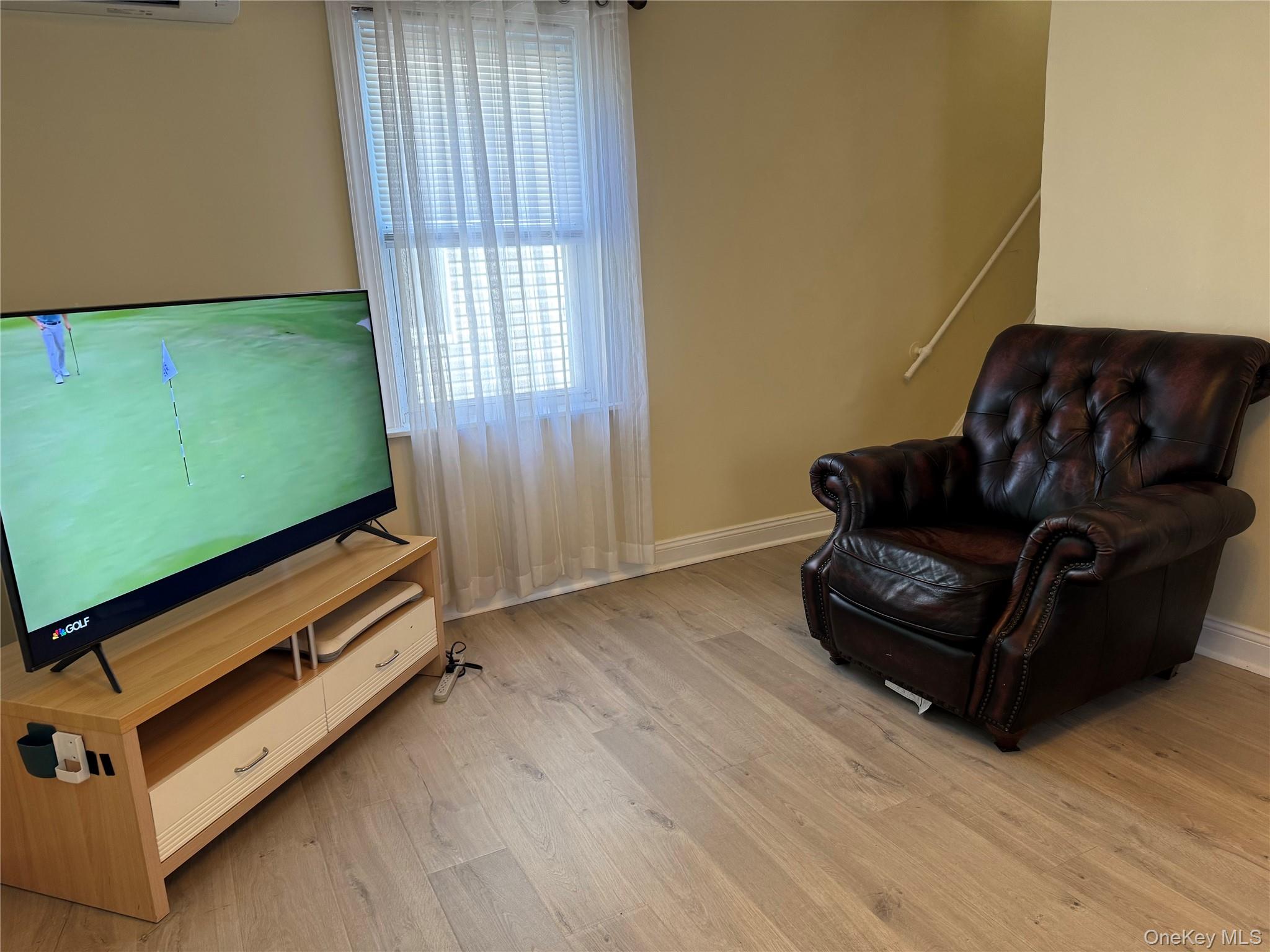 26 Parkside Drive Jericho, NY 11753 - Photo 8 of 25 a living room with furniture