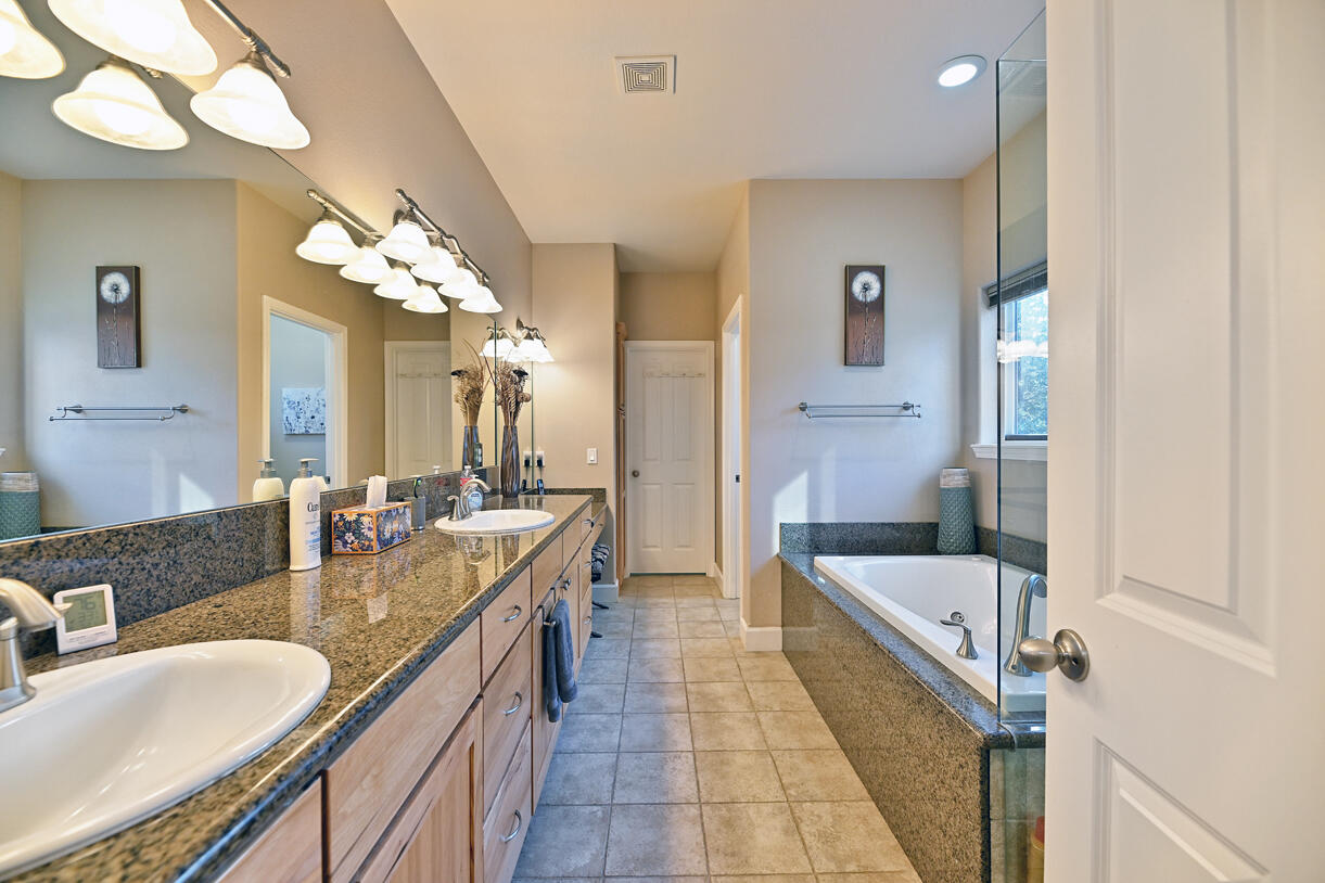 15900 Ramsey Road White City, OR 97503 - Photo 13 of 22 12 Master Bath