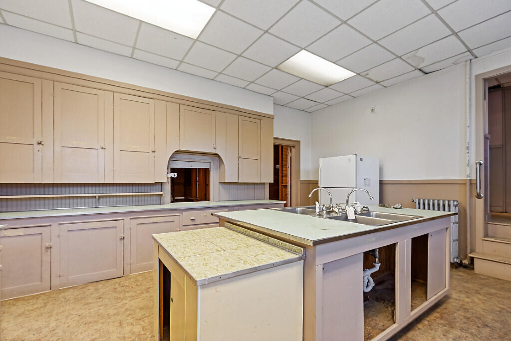 112 Washington Street Rumford, ME 04276 - Photo 39 of 54 23_BP5A0069_DxO_mls