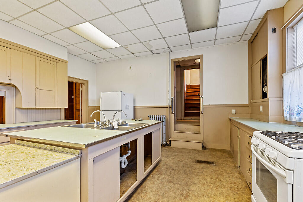 112 Washington Street Rumford, ME 04276 - Photo 40 of 54 24_BP5A0072_DxO_mls