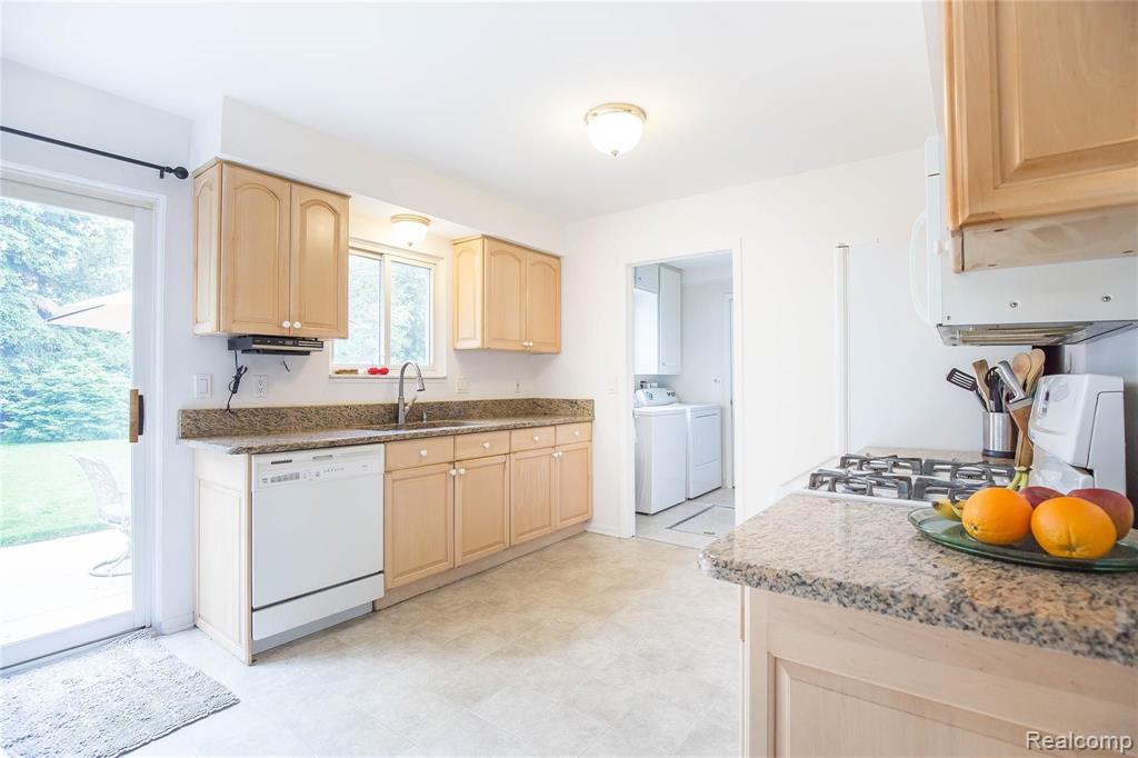 2695 Emmons Avenue Rochester Hills, MI 48307 - Photo 6 of 16