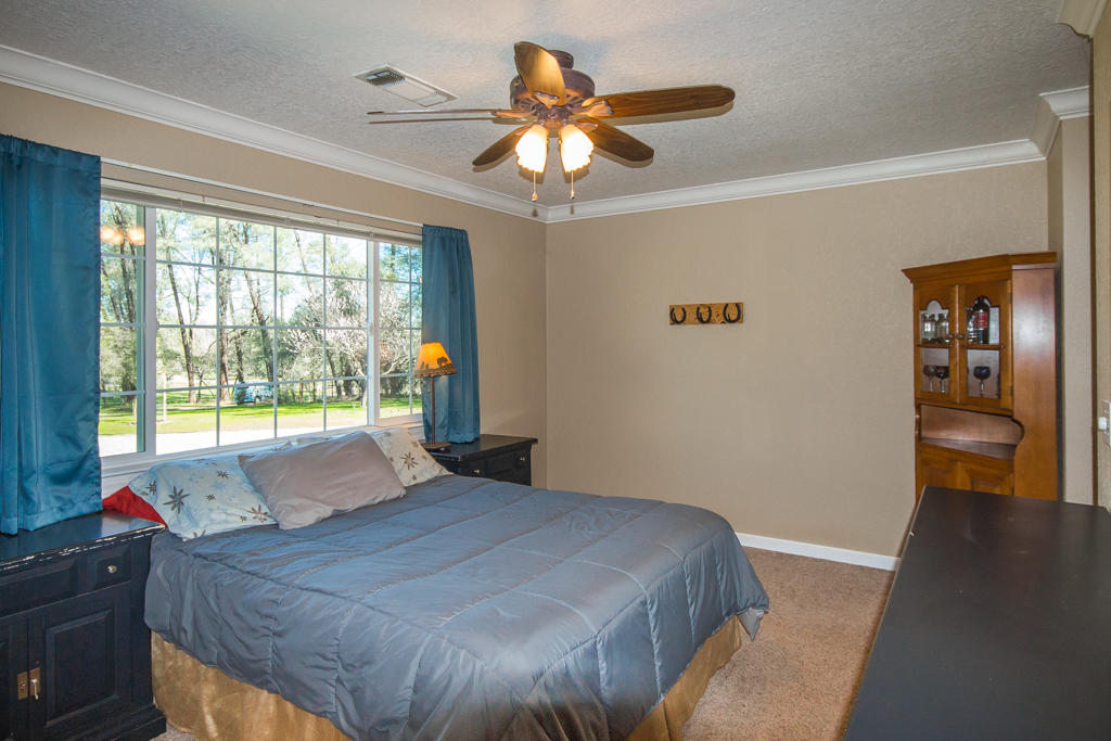 15957 Cloverdale Road Anderson, CA 96007 - Photo 6 of 15 bed2