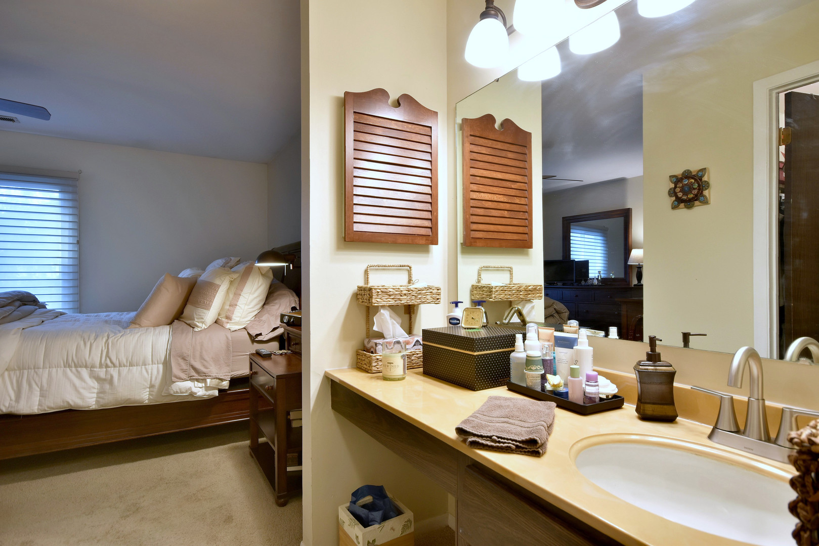 1652 Dover Court, Unit B Wheaton, IL 60189 - Photo 18 of 29 a bedroom with furniture and a bed