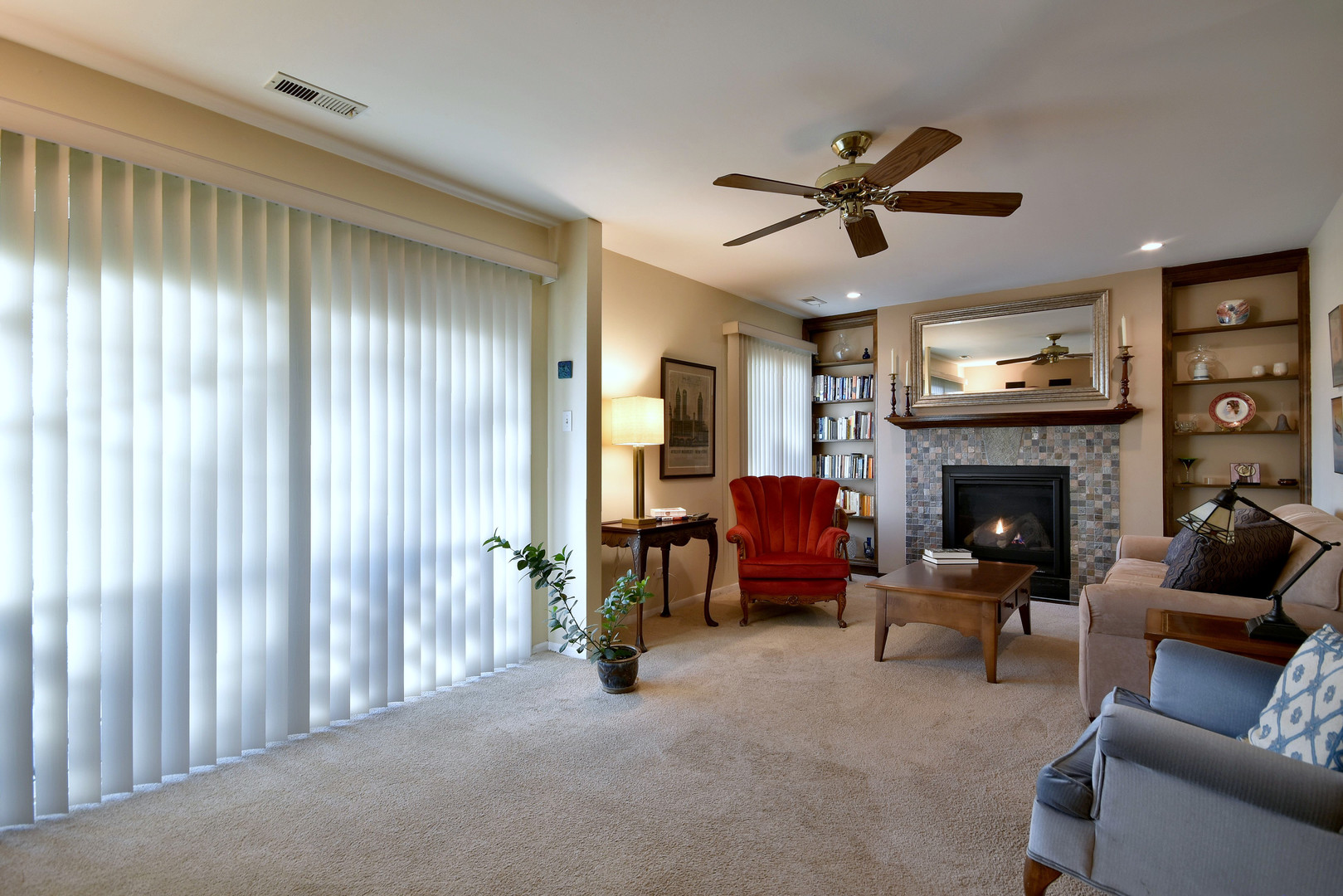 1652 Dover Court, Unit B Wheaton, IL 60189 - Photo 4 of 29