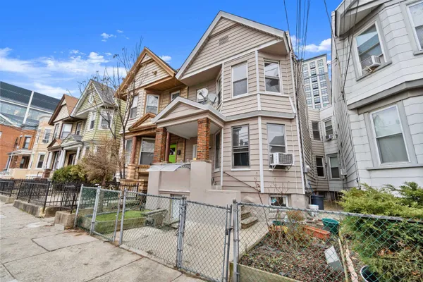 $2,700 | 78 Court House Place, Unit 2, Jersey City, NJ 07306