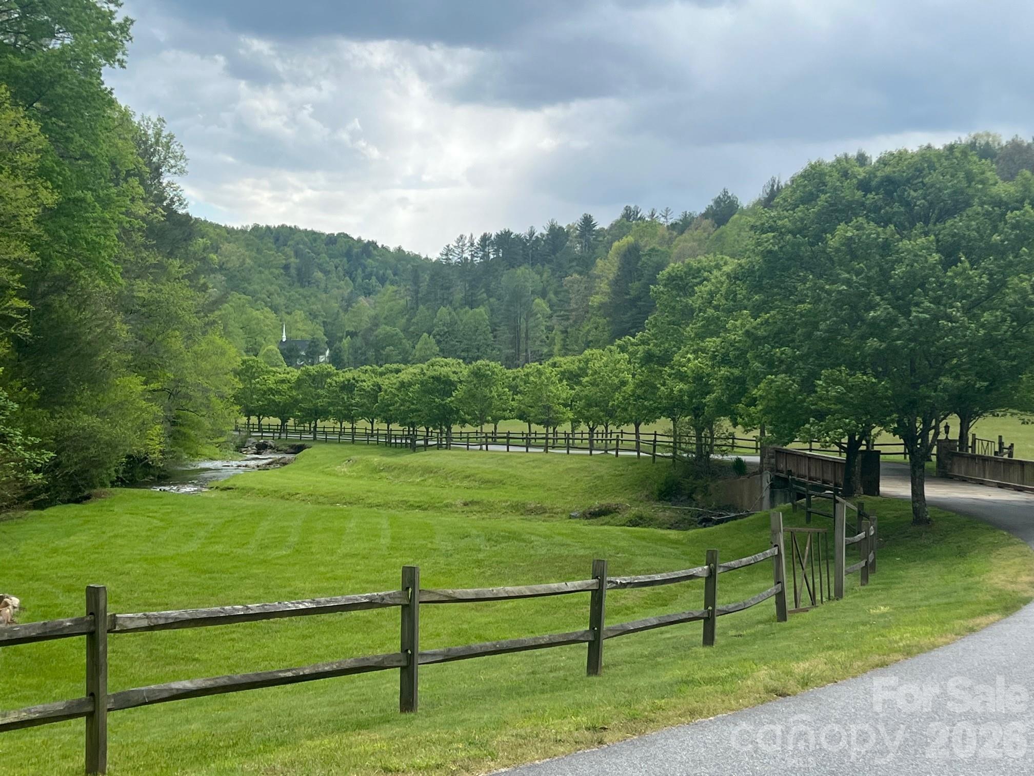 531 Roca Vista Drive Lenoir, NC 28645 - Photo 6 of 9