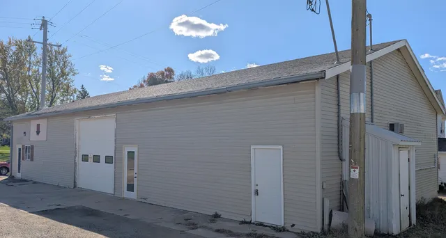 $2,200 | 110 F S Drive, Viroqua, WI 54665