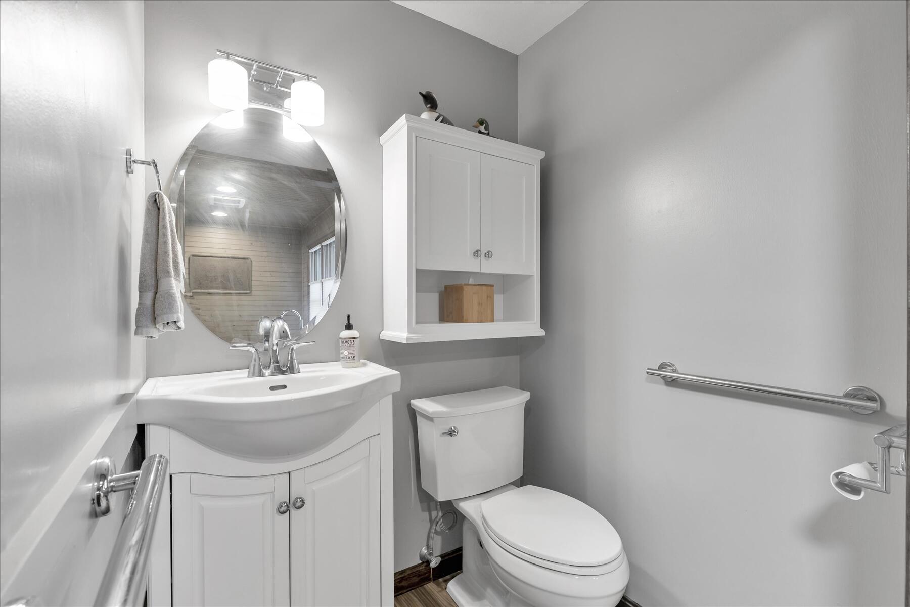 7 Sandy Way Mashpee, MA 02649 - Photo 13 of 41 a bathroom with a toilet sink and mirror