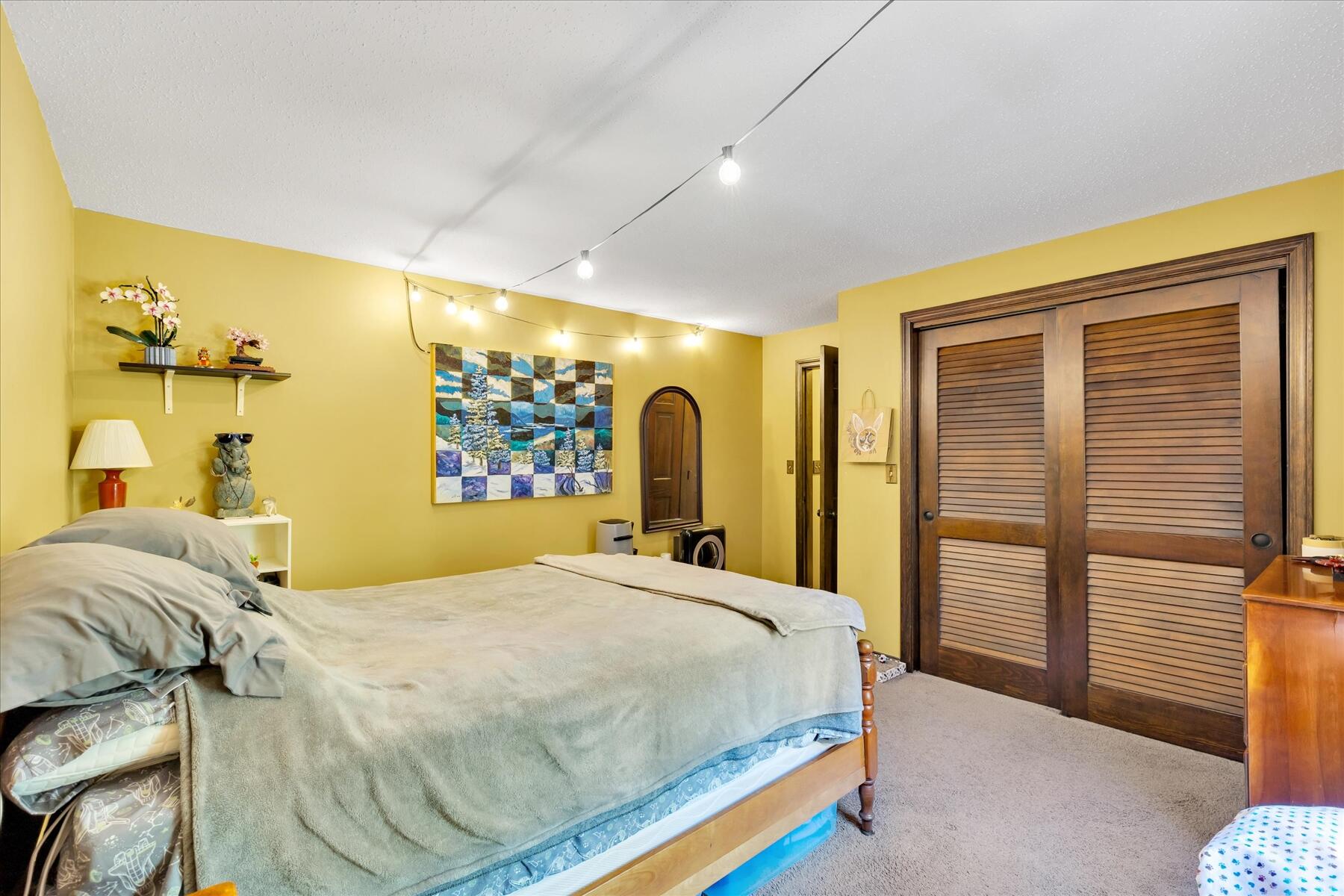 7 Sandy Way Mashpee, MA 02649 - Photo 20 of 41 a bedroom with a bed and a large window