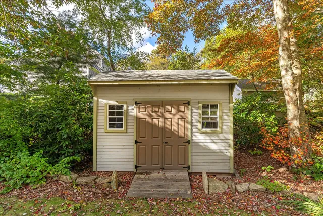 $725,000 | 7 Sandy Way, Mashpee, MA 02649