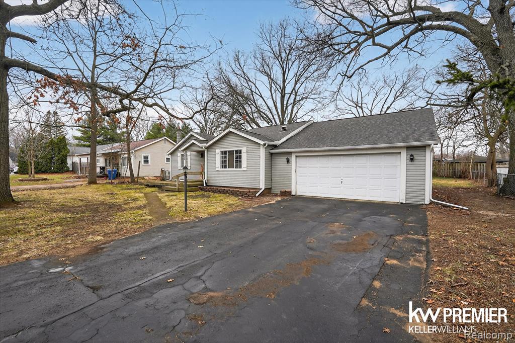 5658 Crescent Road Waterford, MI 48327 - Photo 39 of 40 Gallery Image 39