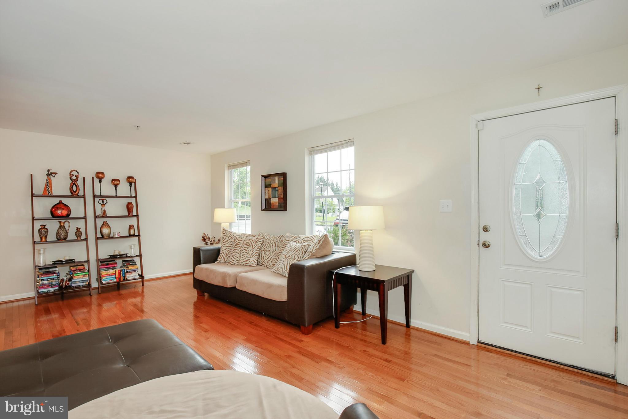 5 Spring Street Gaithersburg, MD 20877 - Photo 3 of 30 Living Room