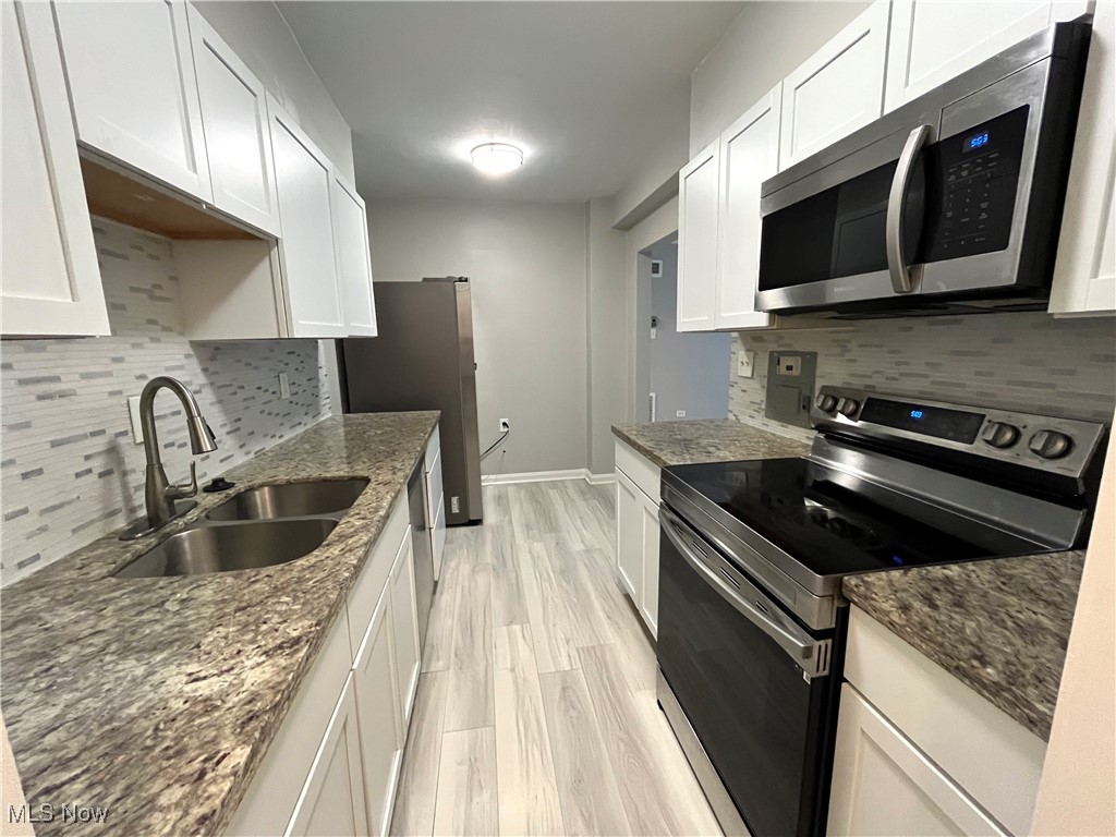 13800 Fairhill Road, Unit 204 Shaker Heights, OH 44120 - Photo 10 of 21 Kitchen