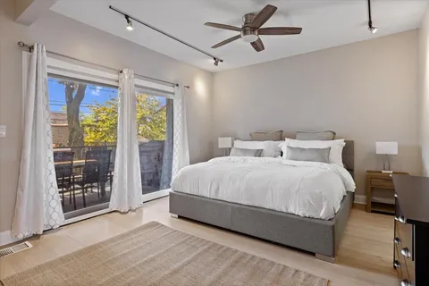 $535,000 | 4434 North Dover Street, Unit 1, Chicago, IL 60640