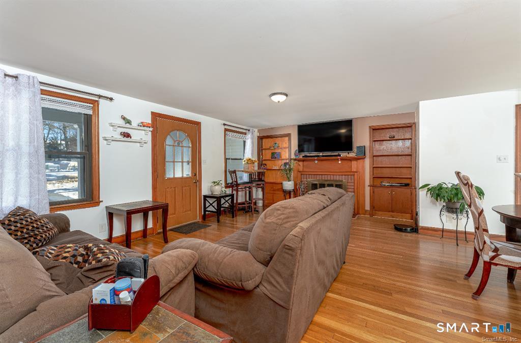 136 Pearl Lake Road Waterbury, CT 06706 - Photo 7 of 37
