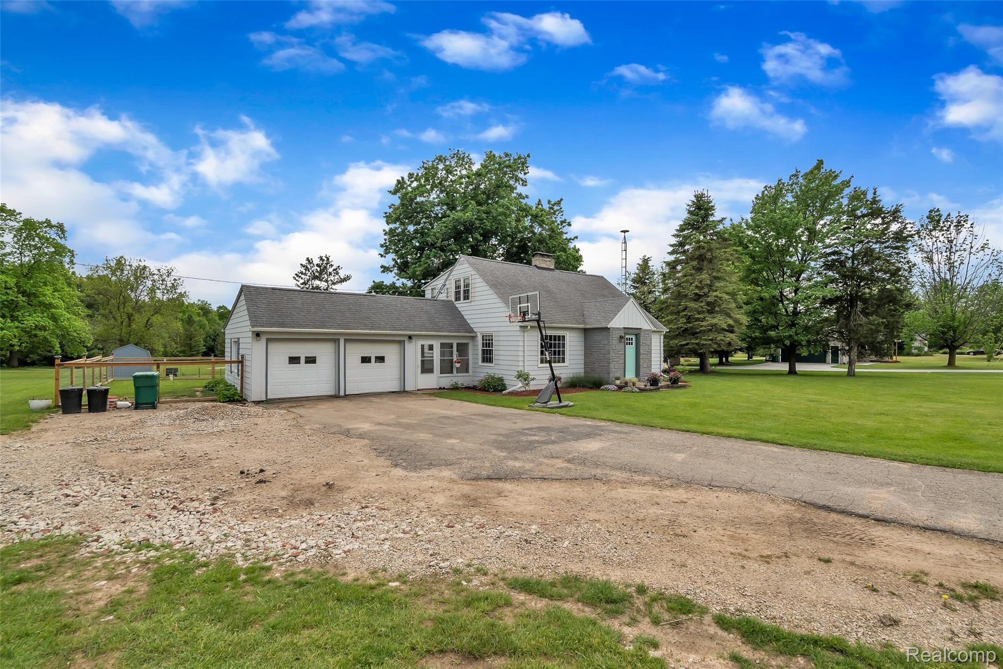 10018 Lehring Road Byron, MI 48418 - Photo 37 of 39 02_10018_Lehring_RdWindowStillRealEstatePhotography2_mls.jpg