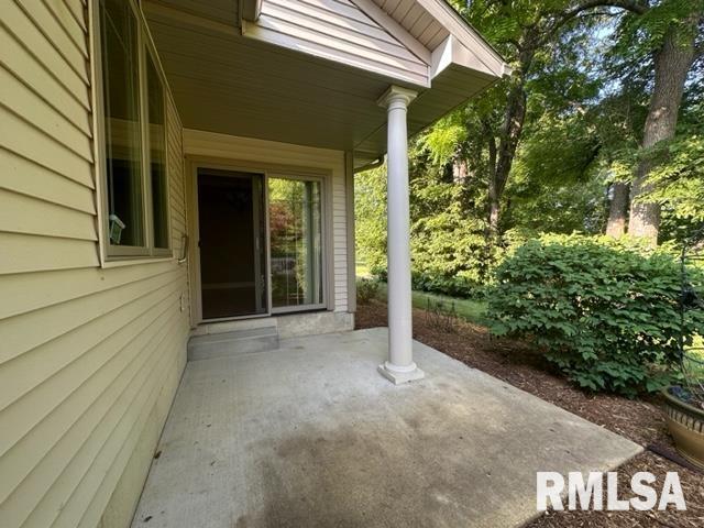 819 Longleaf Court Springfield, IL 62711 - Photo 3 of 25