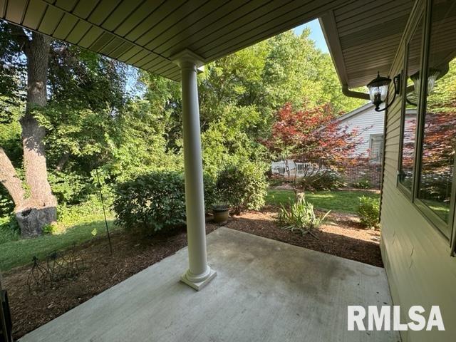 819 Longleaf Court Springfield, IL 62711 - Photo 4 of 25