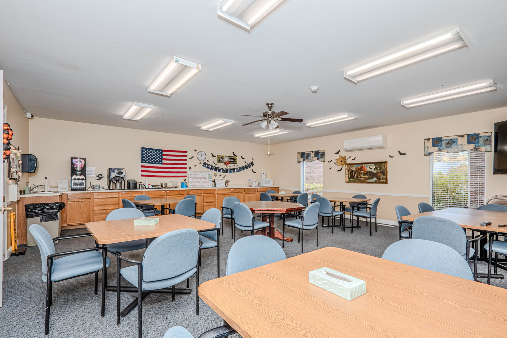 801 North McLean Boulevard, Unit 320 Elgin, IL 60123 - Photo 24 of 38 a view of a dining area with furniture