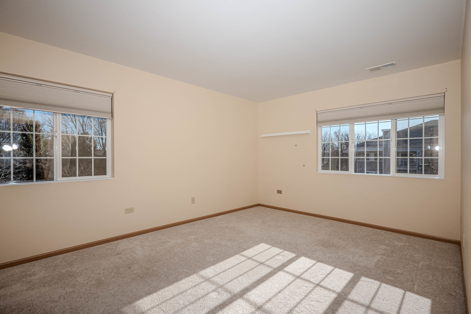 801 North McLean Boulevard, Unit 320 Elgin, IL 60123 - Photo 9 of 37 an empty room with windows