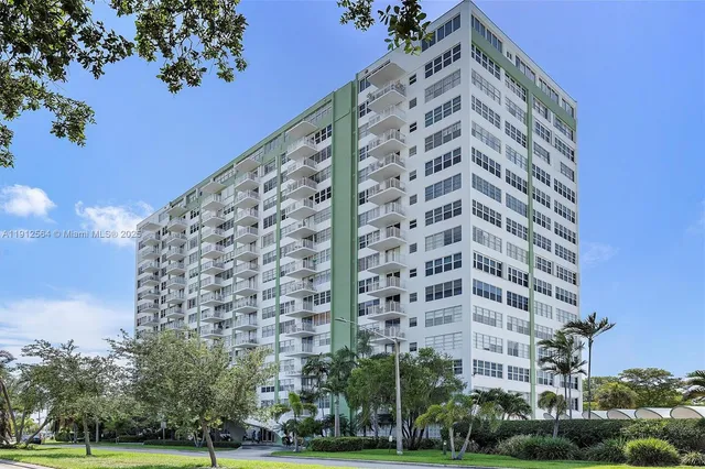 $387,500 | 2150 Sans Souci Boulevard, Unit B311, North Miami, FL 33181