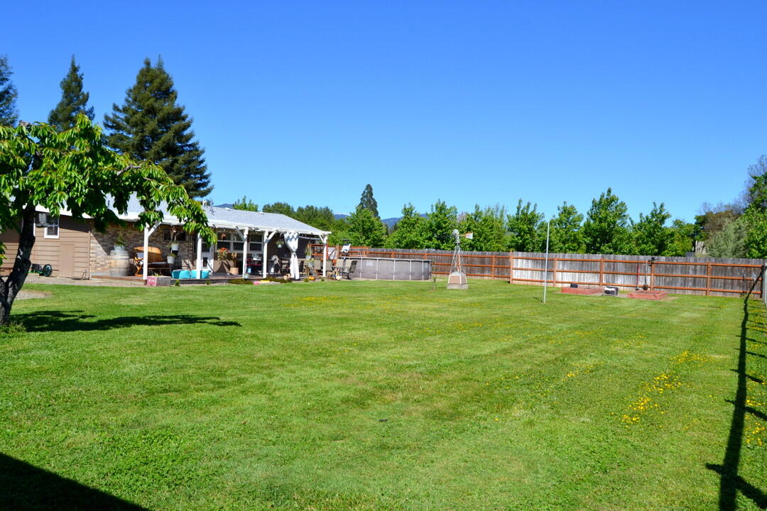 2821 South River Road Grants Pass, OR 97527 - Photo 4 of 51 DSC_8693-001