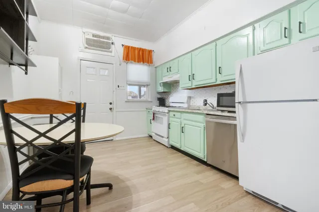 $1,900 | 204 West Clinton Avenue, Oaklyn, NJ 08107