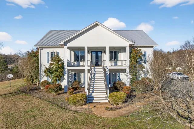 $699,900 | 77 River Front Drive, Sparta, TN 38583