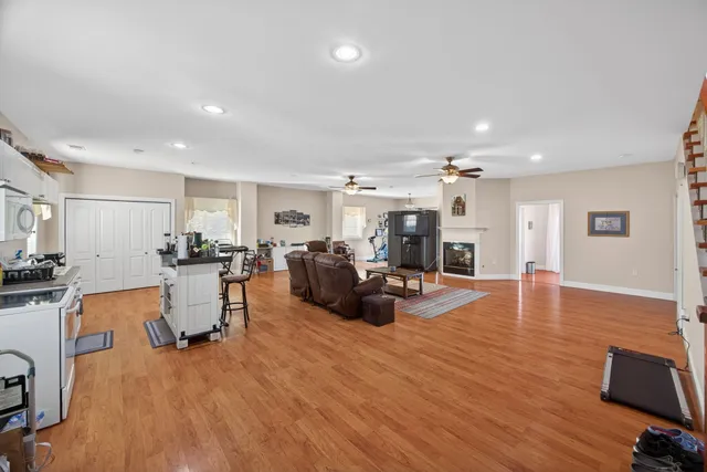 $699,900 | 77 River Front Drive, Sparta, TN 38583