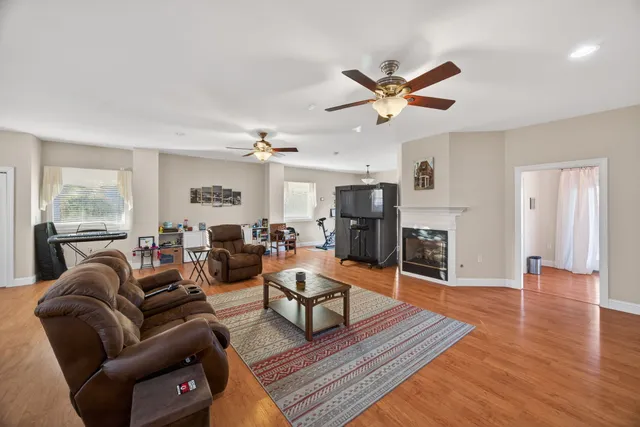 $699,900 | 77 River Front Drive, Sparta, TN 38583