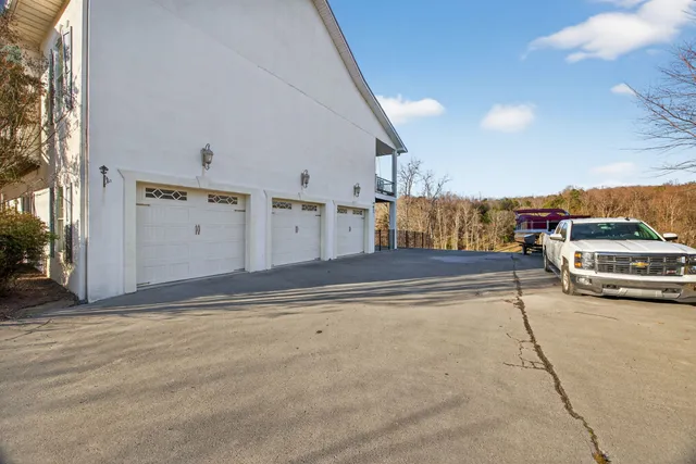 $699,900 | 77 River Front Drive, Sparta, TN 38583