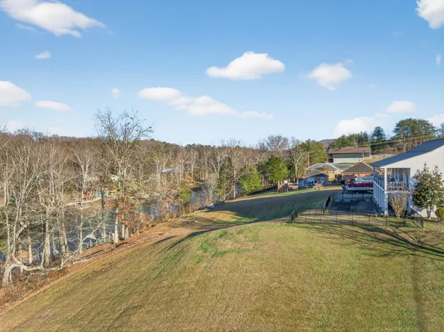 $699,900 | 77 River Front Drive, Sparta, TN 38583