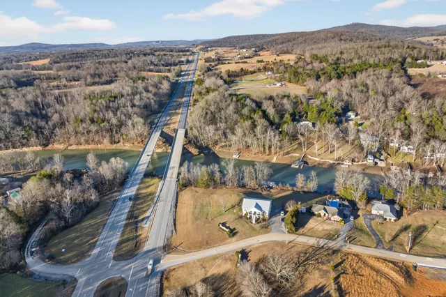 $699,900 | 77 River Front Drive, Sparta, TN 38583